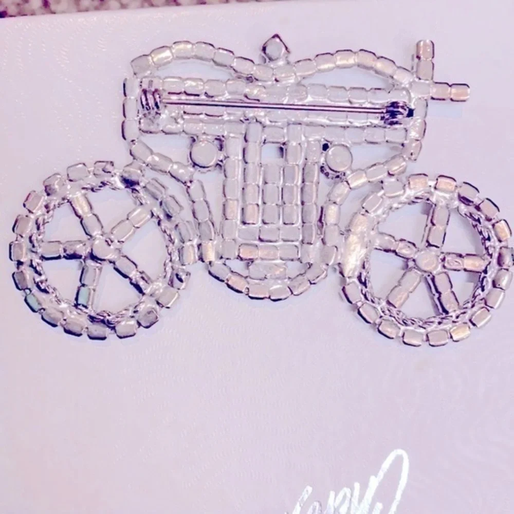 Vintage Brooch Cinderella carriage brooch black and silver brooch
